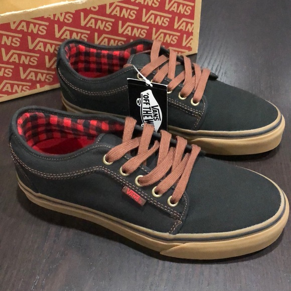 vans chukka low checkered